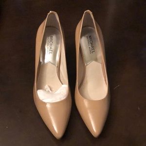 NEW michael kors nude pumps
